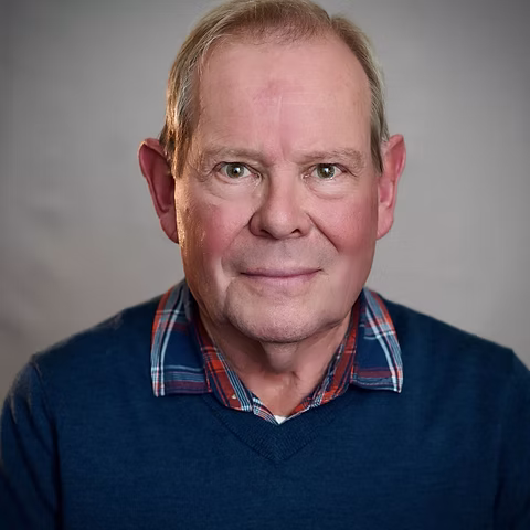 Portrait of Chris Rowe