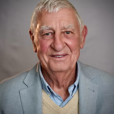 Portrait of Guy Hearn