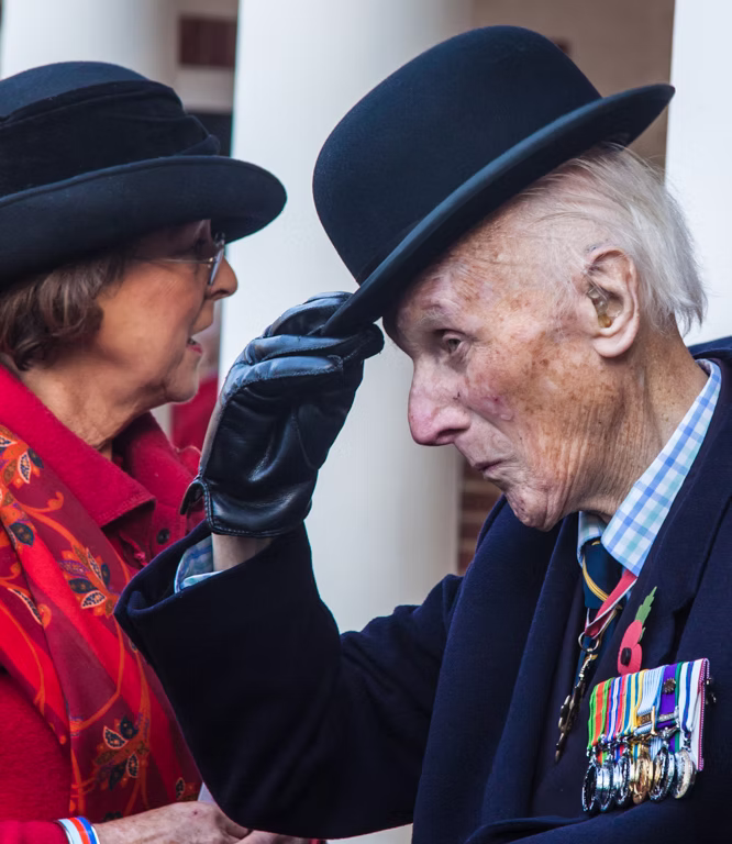 An elderly veteran raising his hat in salute during the two minutes’ silence